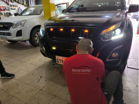 Instalacion de luces LED en camioneta